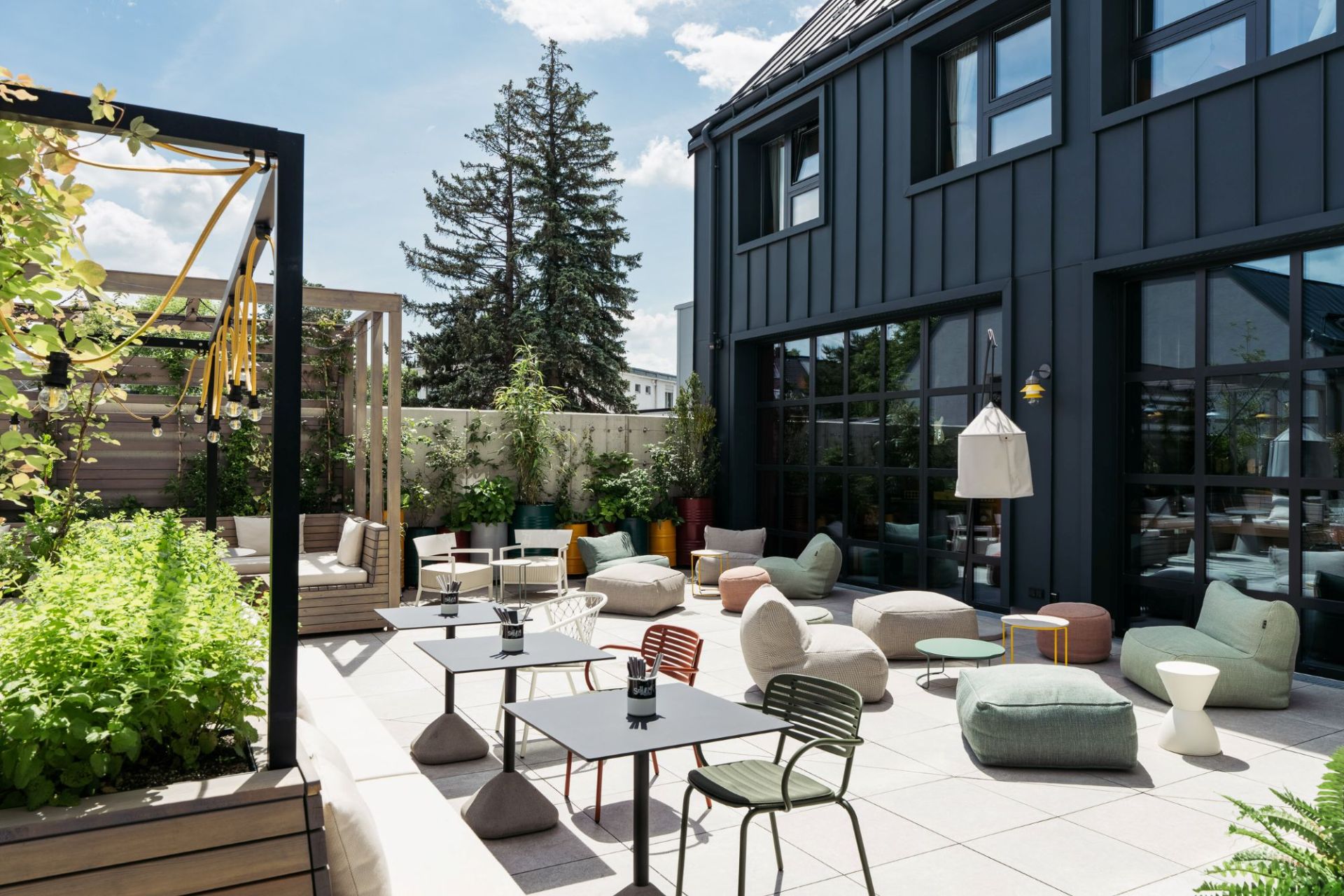 Opening Feier_Garten_Hotel Schani UNO City (c) Nadine Poncioni